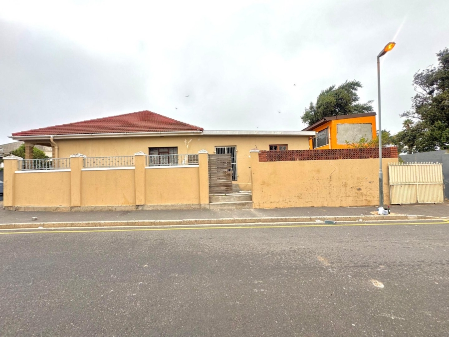 5 Bedroom Property for Sale in Woodstock Western Cape